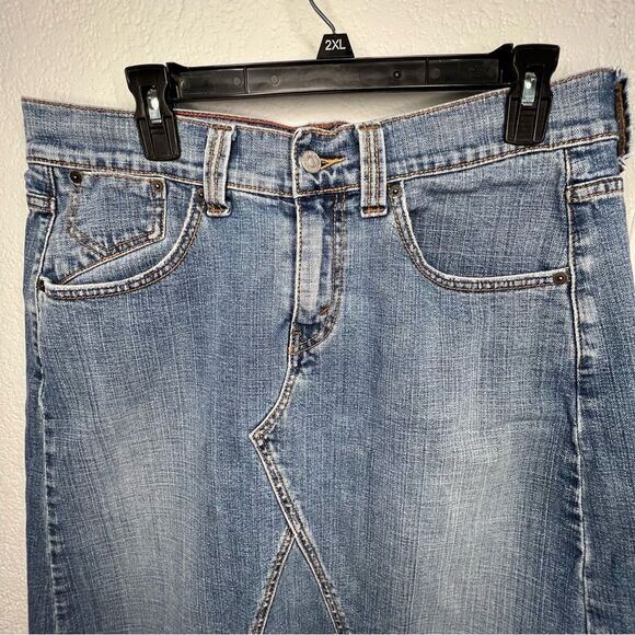 Levi's Jeans Denim Medium Blue Wash Skirt Western Country Festival Raw Hem Sz 12 - Picture 4 of 10